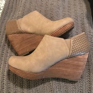 Size 10 Dr Scholls Wedged Booties